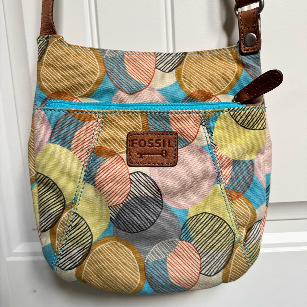 Fossil Key-Per Floral Cotton Canvas Crossbody Bag. 9.5” by 10” by 0.5”